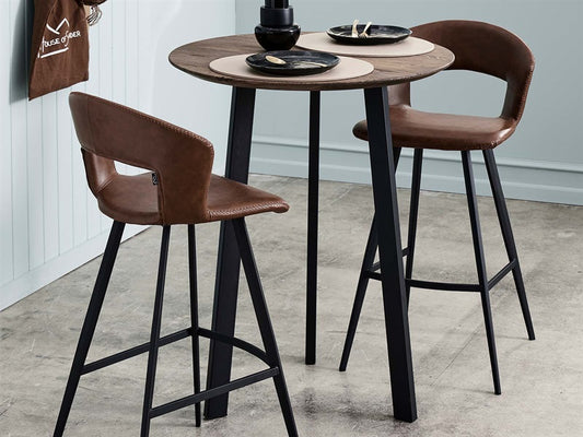 2 stk. Tora Barstole "høj model", Cognac farvet kunstlæder, sort metal ben.