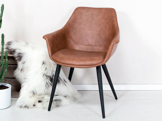 2 stk. Signe Spisebordsstole, brun kunstlæder, sort metal ben.