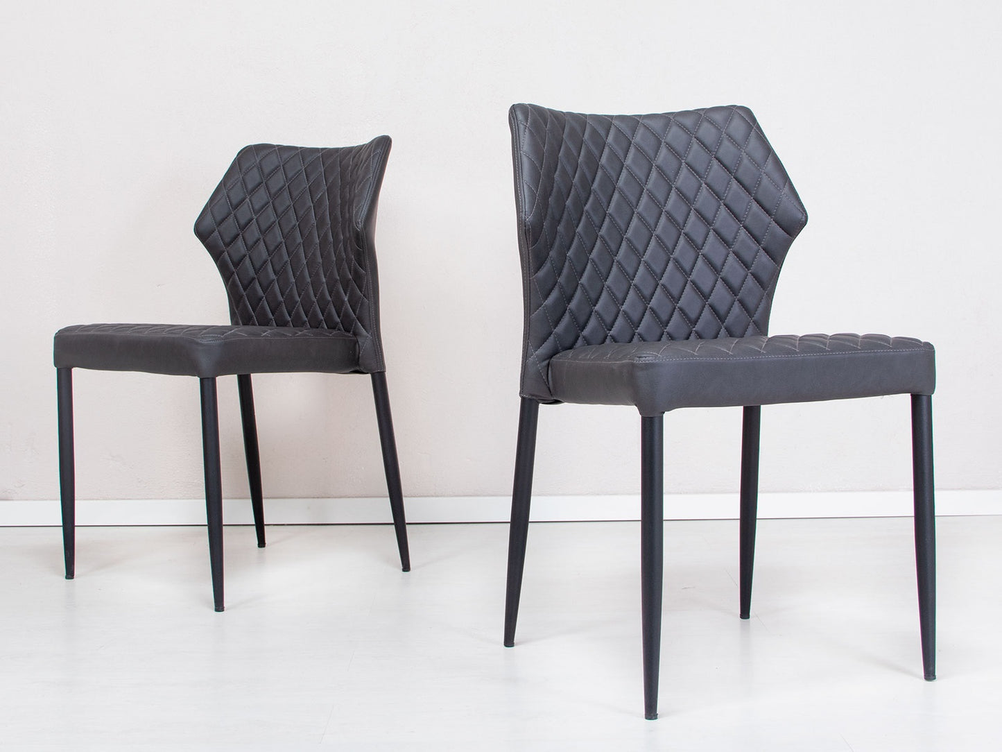 4 stk.  Ydun Spisebordsstole, sort PU sæde/ryg, sort metal ben.