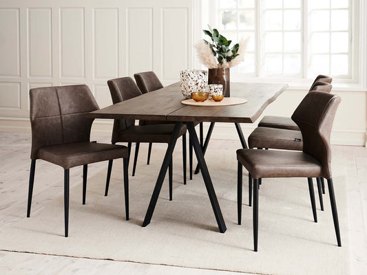 4 stk. Runa Spisebordsstole, brun PU på sæde/ryg, sort metal ben.