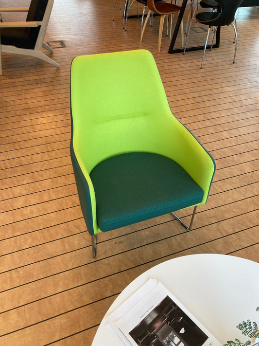 1 stk. Loungestol, 2 farvet grøn stof, metal ben/meder