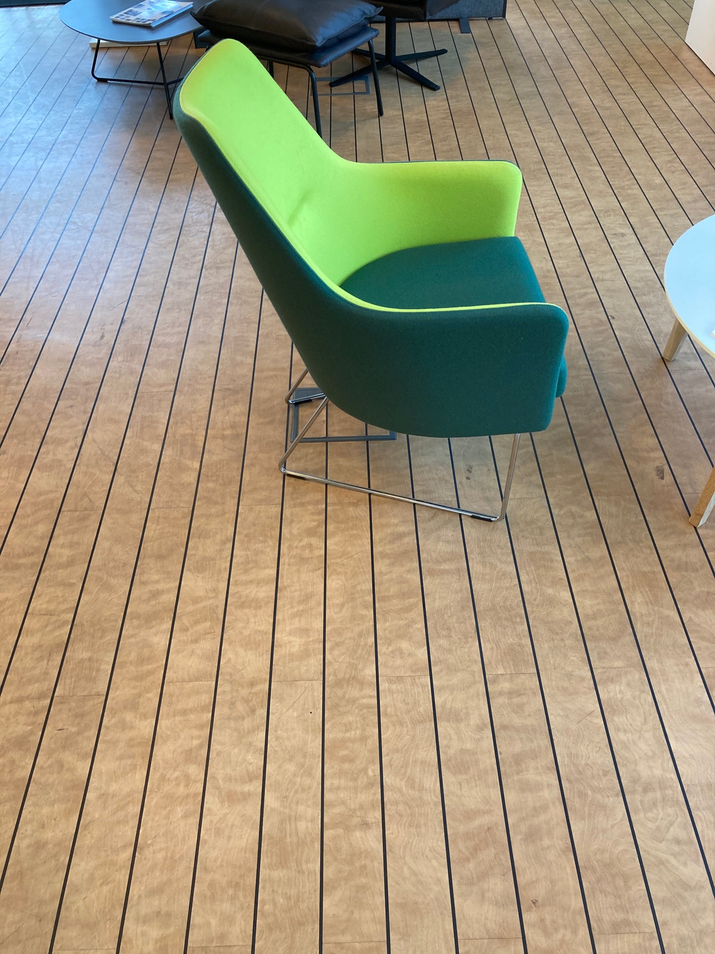1 stk. Loungestol, 2 farvet grøn stof, metal ben/meder