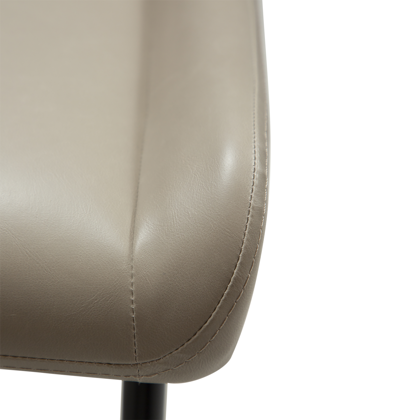 2 stk. GLAMOROUS Spisebordsstole, grå/beige kunstlæder, sorte metal ben.