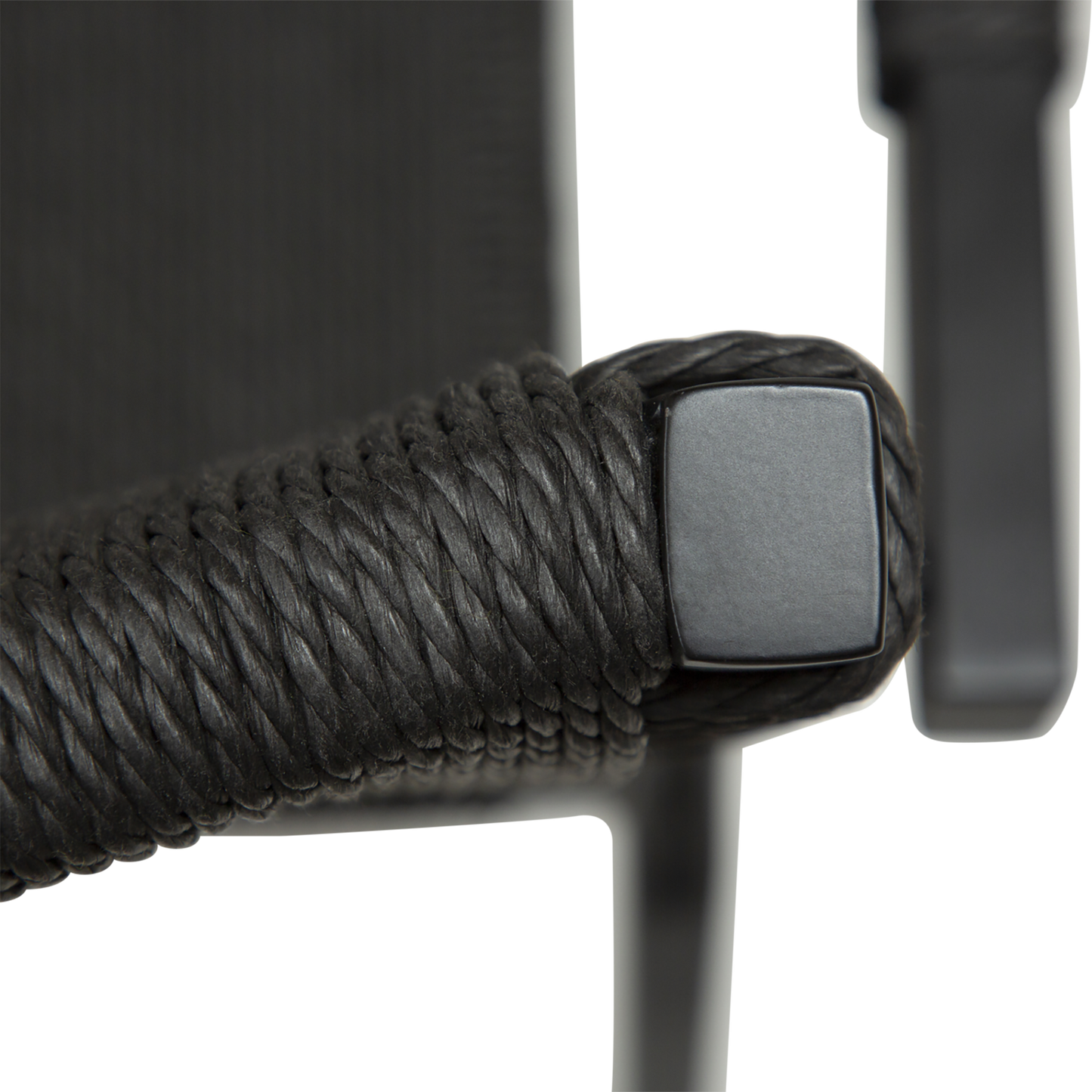 2 stk. LOOP Lænestole, sort snor, sorte metal ben.